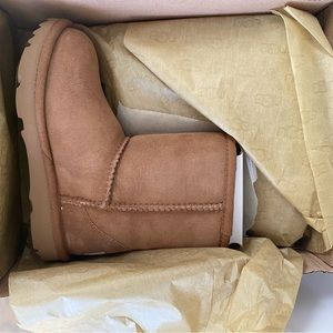 Uggs toddler/girl size 11